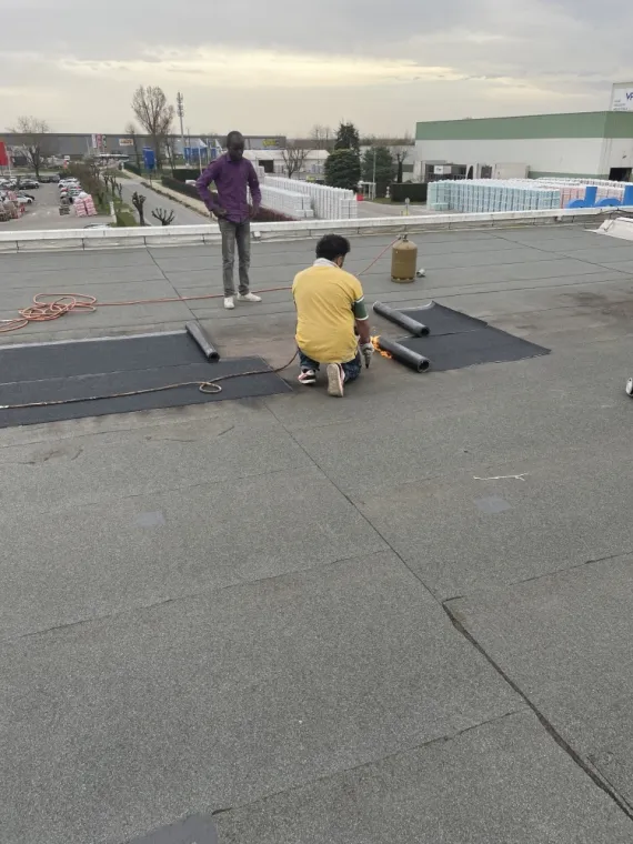 Étanchéité d'un toit terrasse : chantier Lindab Montluel, Meximieux, SAS Tornare