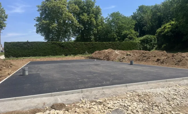 Pose, compactage et finition de la couche d'enrobé