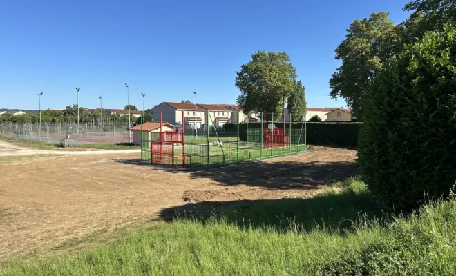 Pose de l'ossature des équipements de jeux effectuée